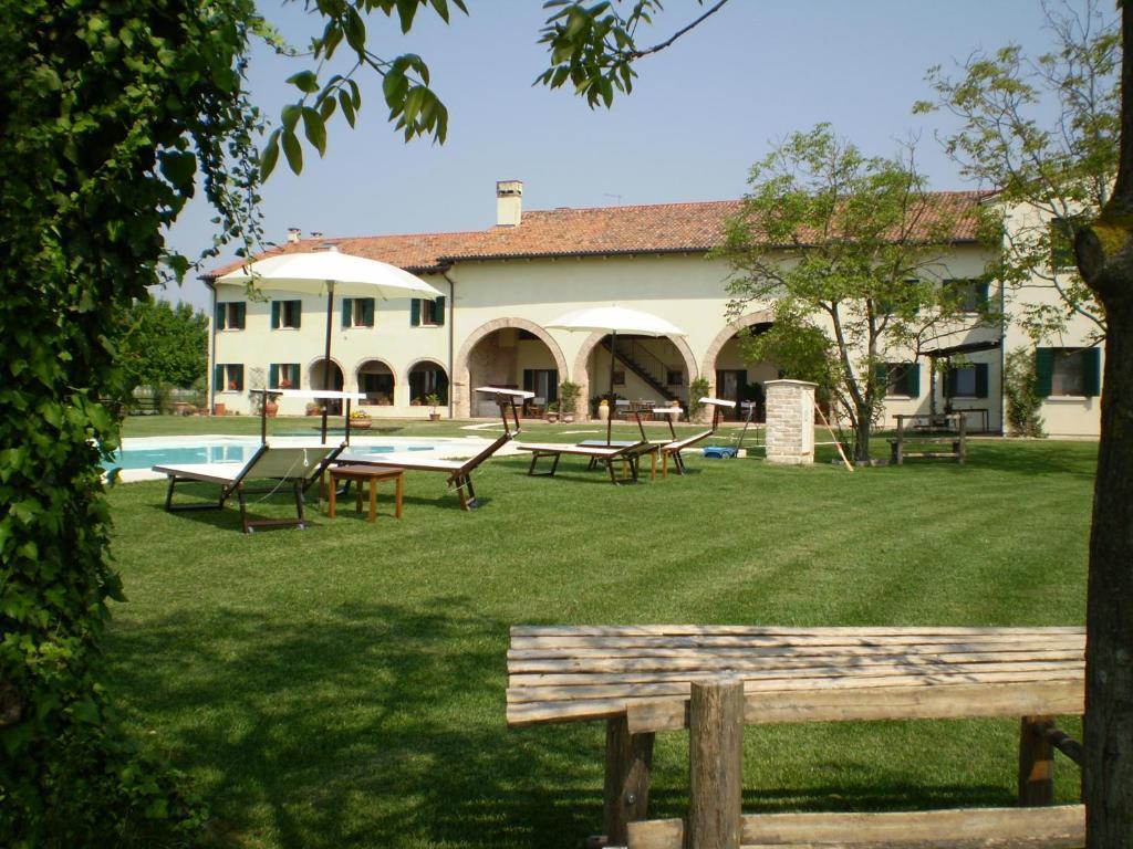 Hostal Il Rifugio Del Poeta San Biagio di Callalta Exterior foto